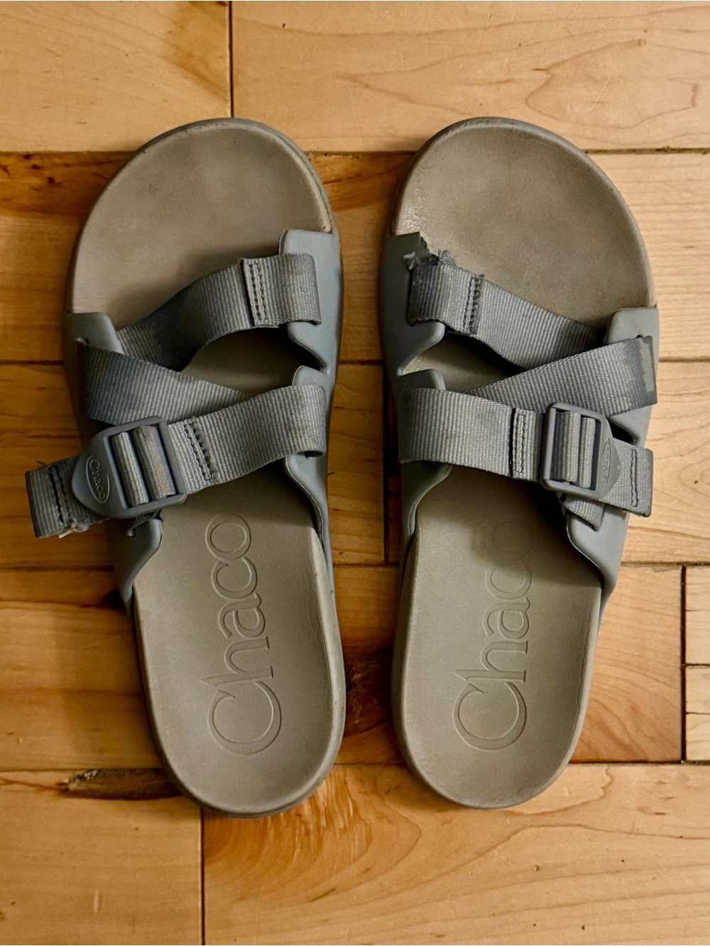 Womens 9 Chaco sandals grey/blue
